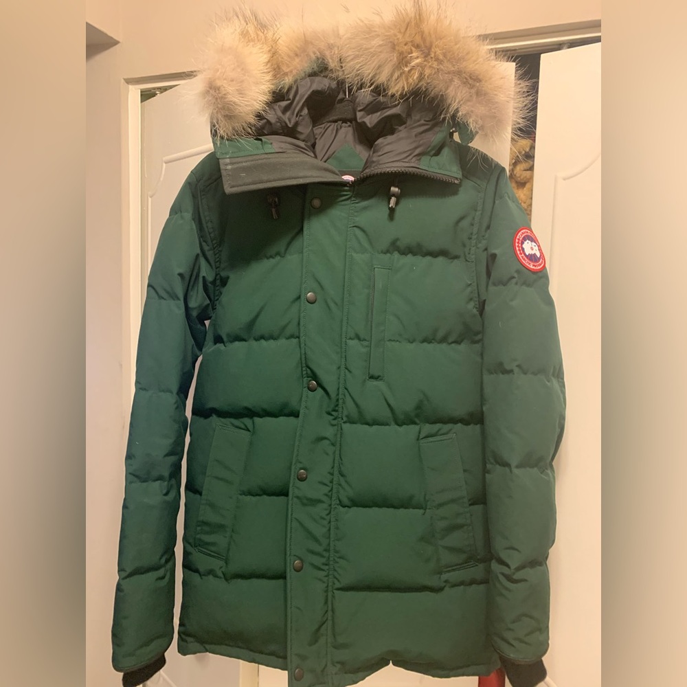 AUTHENTIC!!!!CANADA GOOSE MENS COAT SIZE SMALL
